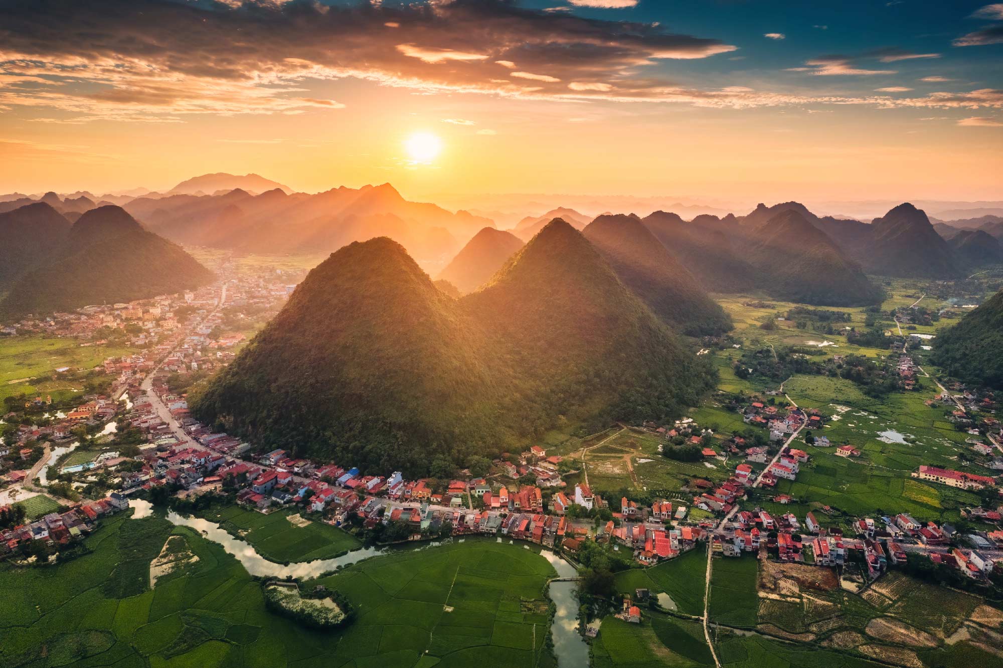 atardecer visto desde las alturas en yangsho